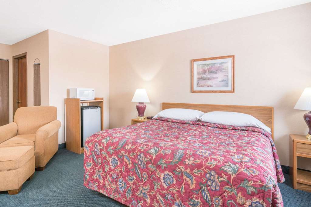 Super 8 by Wyndham Superior WI