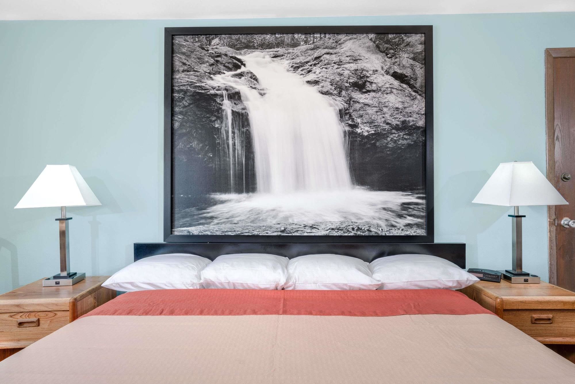 Super 8 by Wyndham Tomah Wisconsin