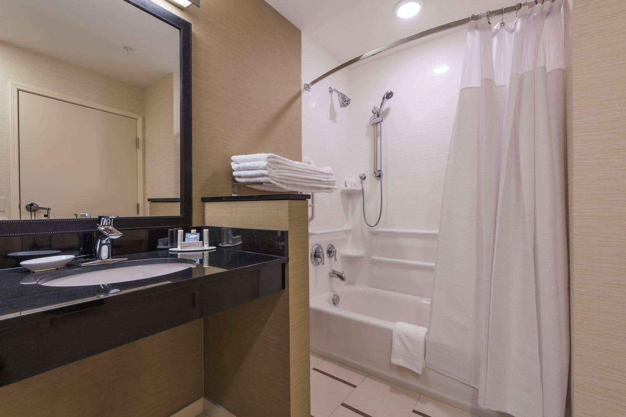 Fairfield Inn & Suites Afton