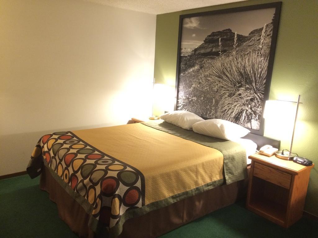 Super 8 by Wyndham Buffalo