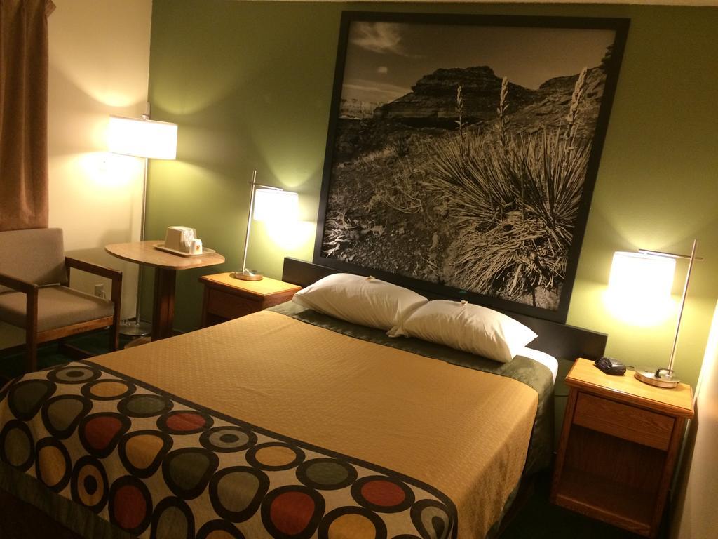 Super 8 by Wyndham Buffalo