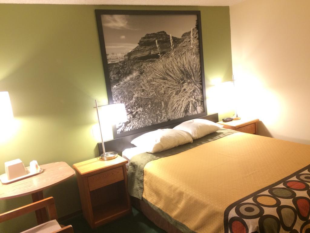 Super 8 by Wyndham Buffalo