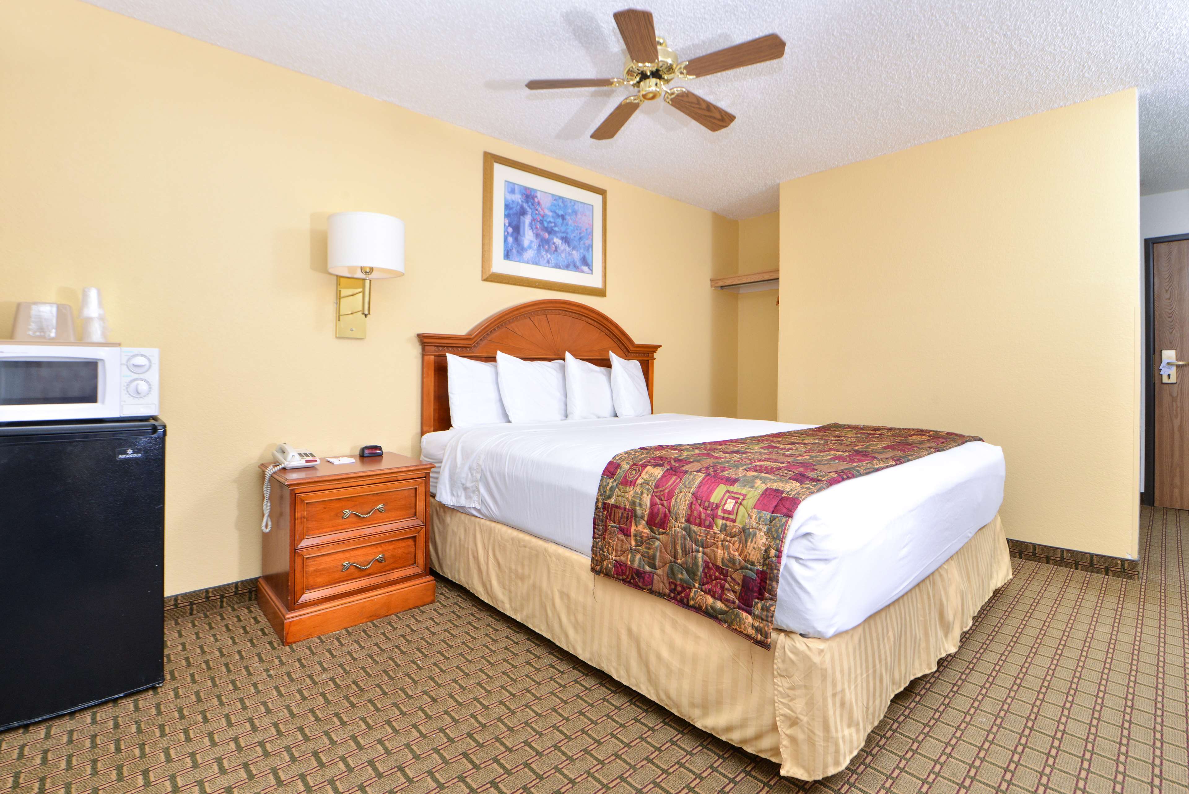 GuestHouse Inn & Suites Cheyenne