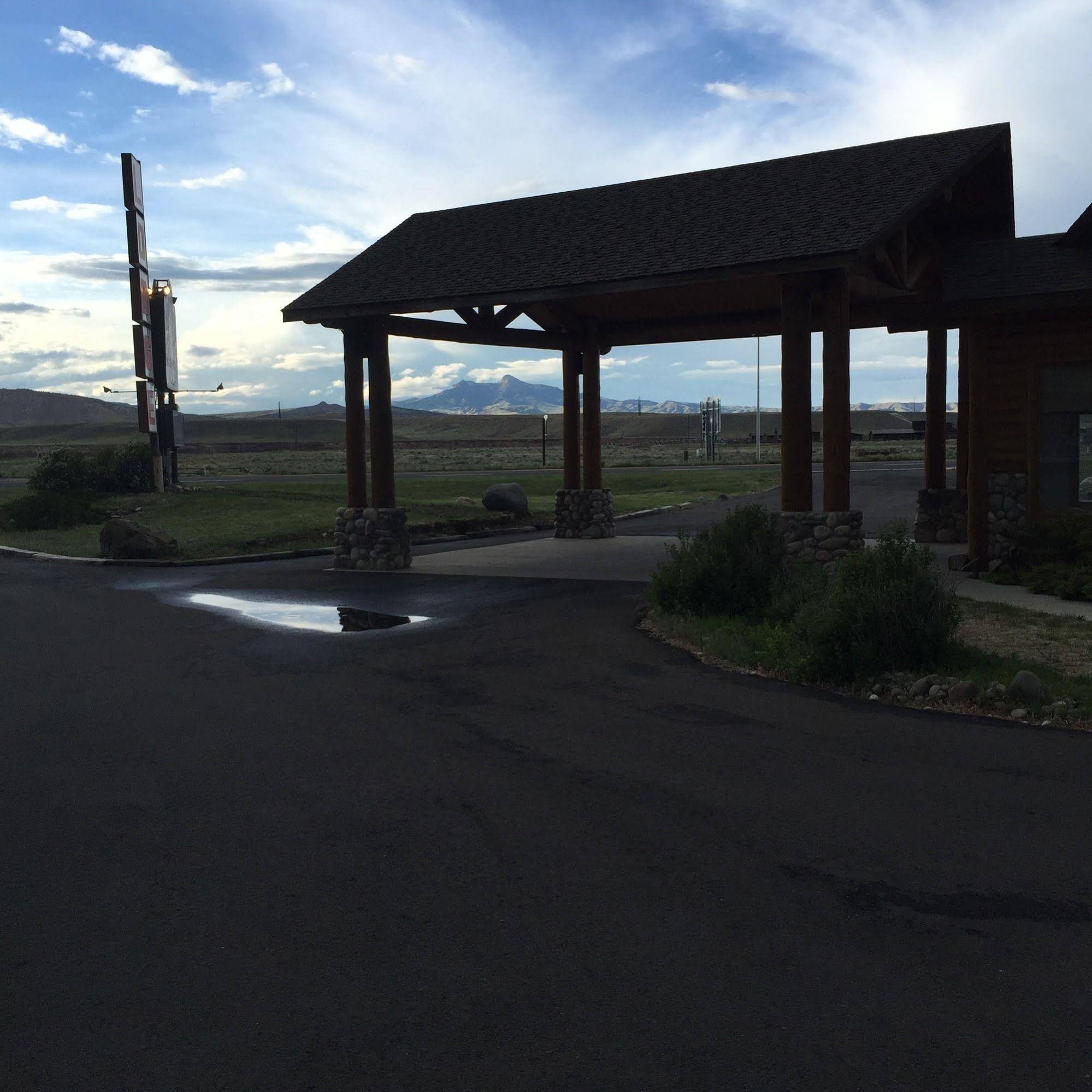 Cody Holiday Lodge