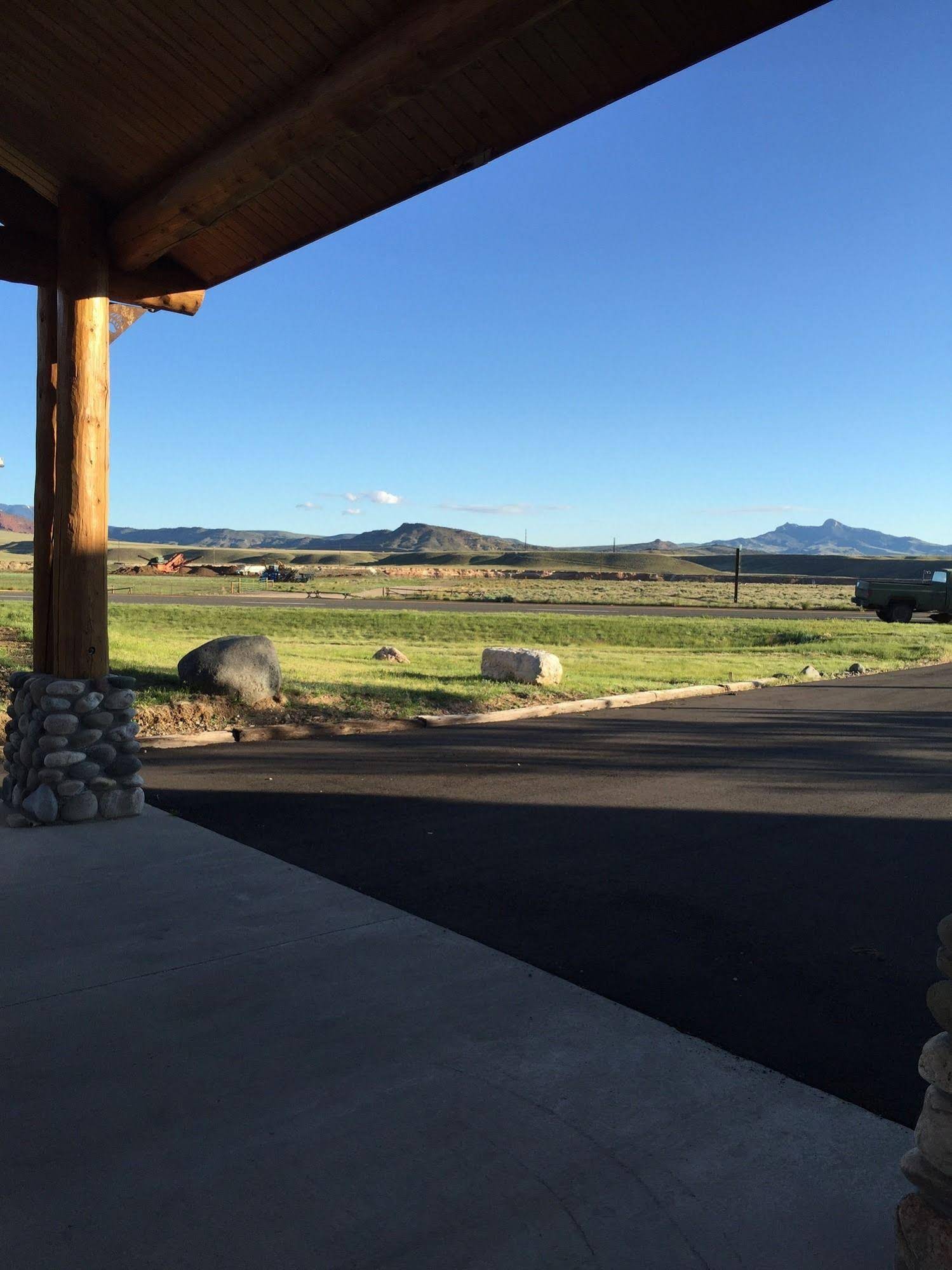Cody Holiday Lodge