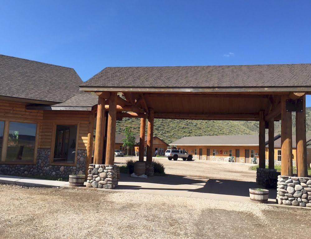 Cody Holiday Lodge