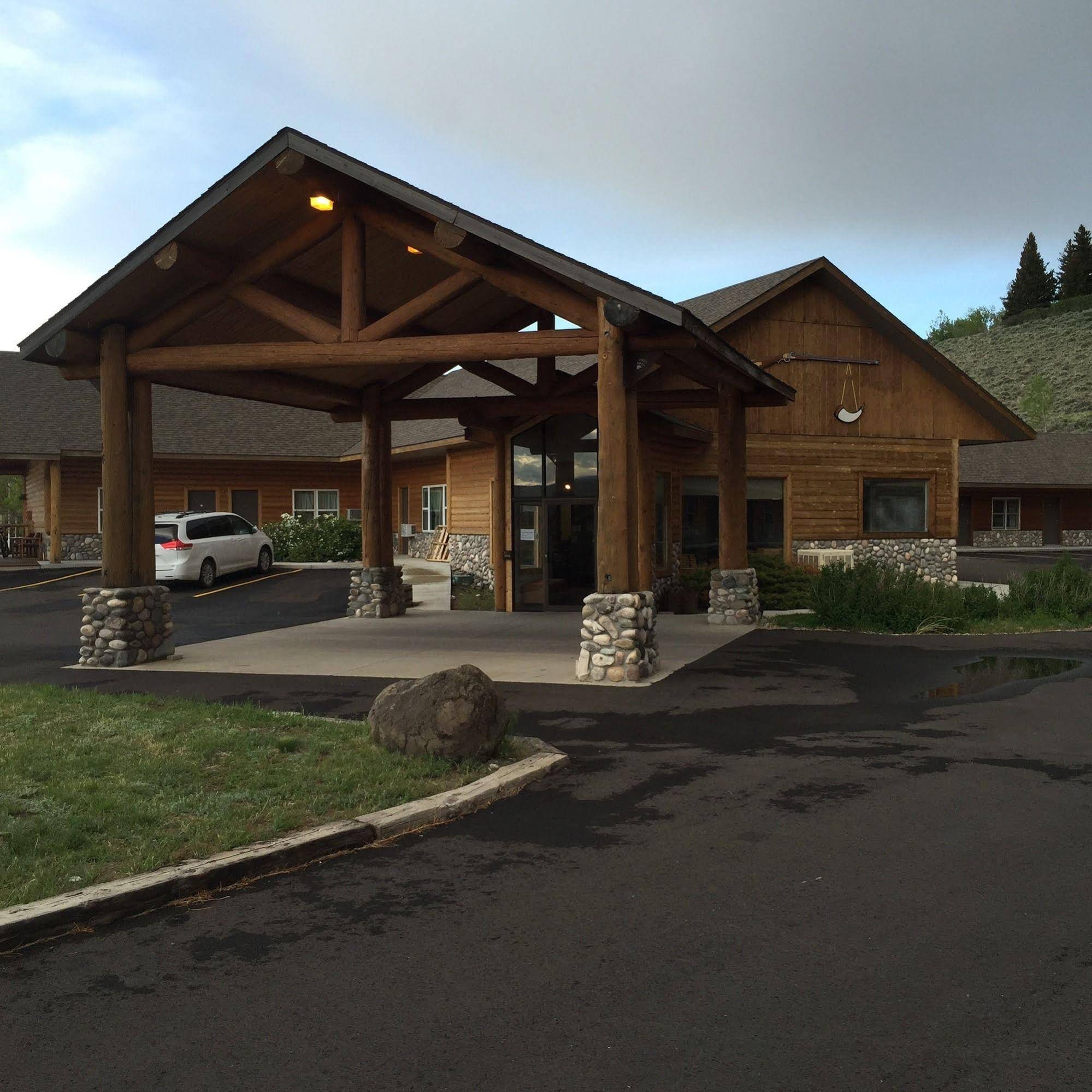 Cody Holiday Lodge