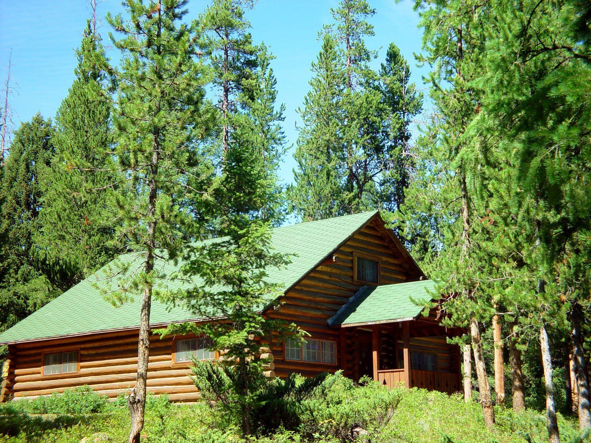 Pahaska Tepee Resort