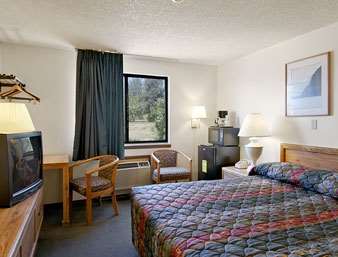 Super 8 by Wyndham Douglas