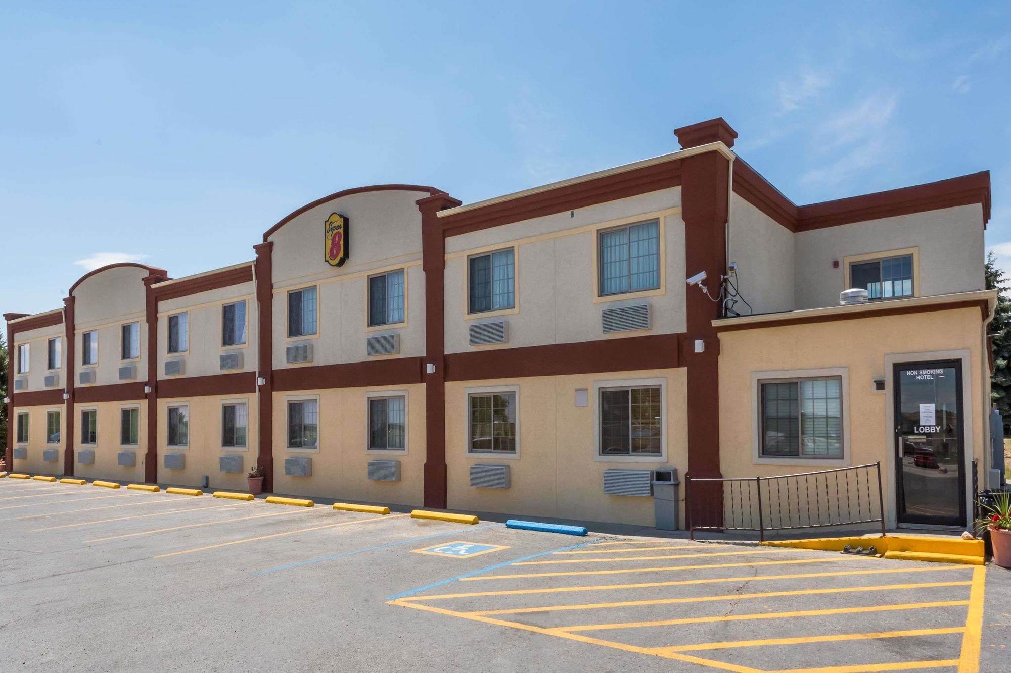 Super 8 by Wyndham Douglas