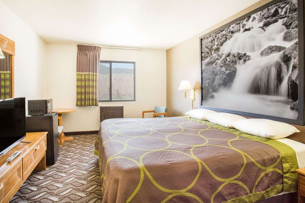 Super 8 by Wyndham Dubois