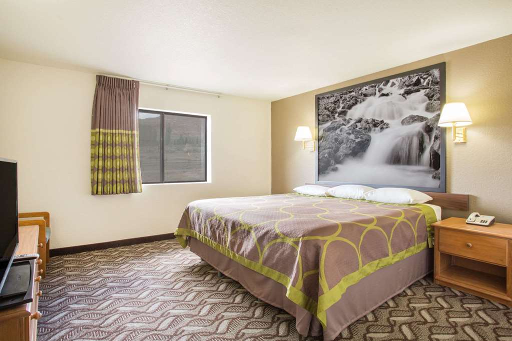 Super 8 by Wyndham Dubois