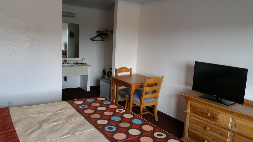 Super 8 by Wyndham Evanston