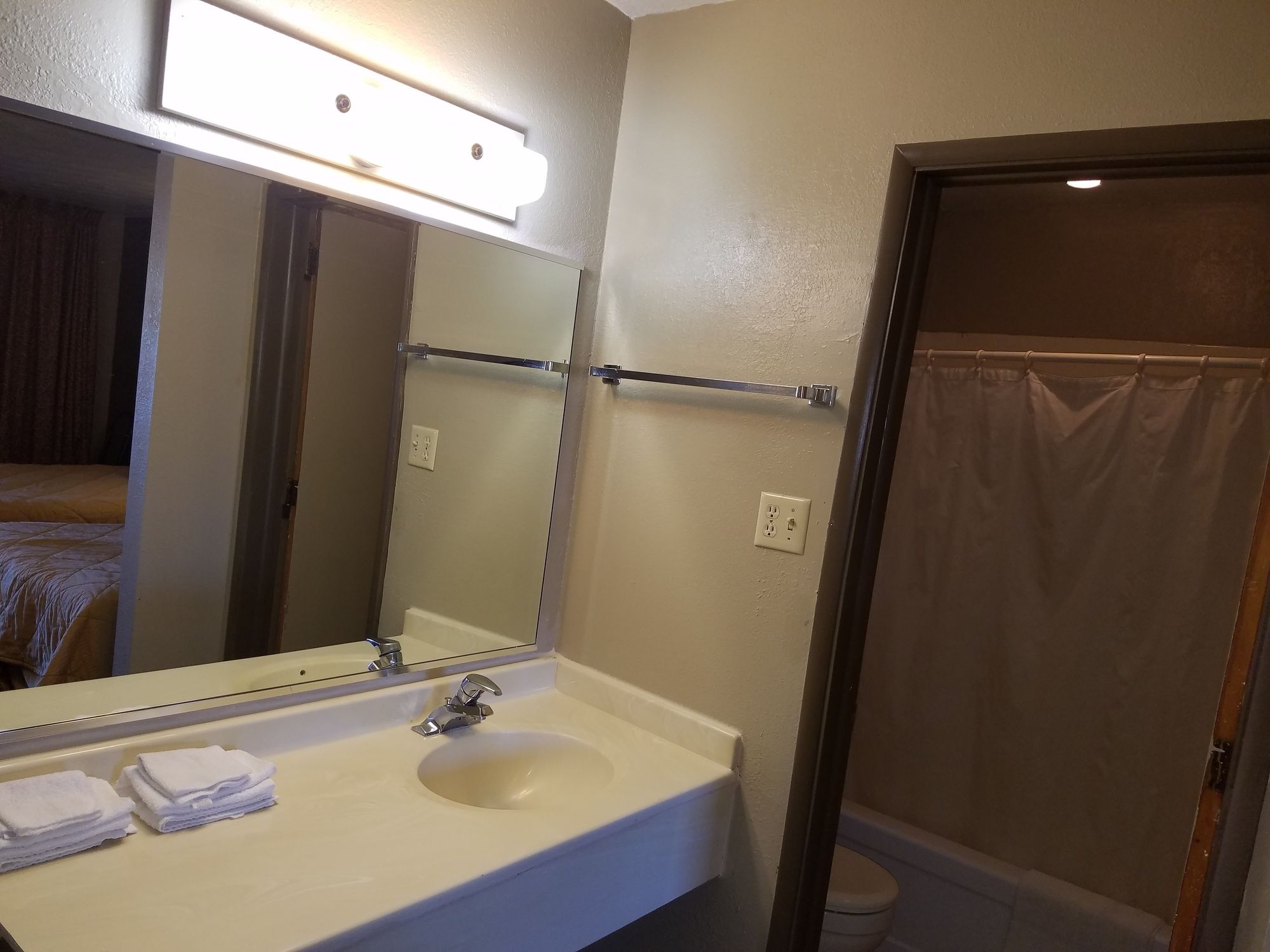 Travelodge by Wyndham Evanston