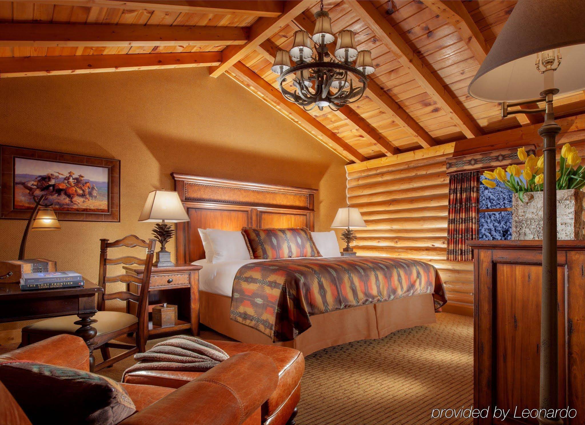 Rustic Inn Creekside Resort & Spa