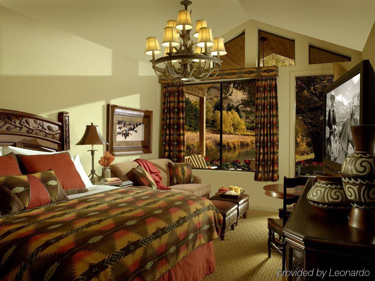 Rustic Inn Creekside Resort & Spa