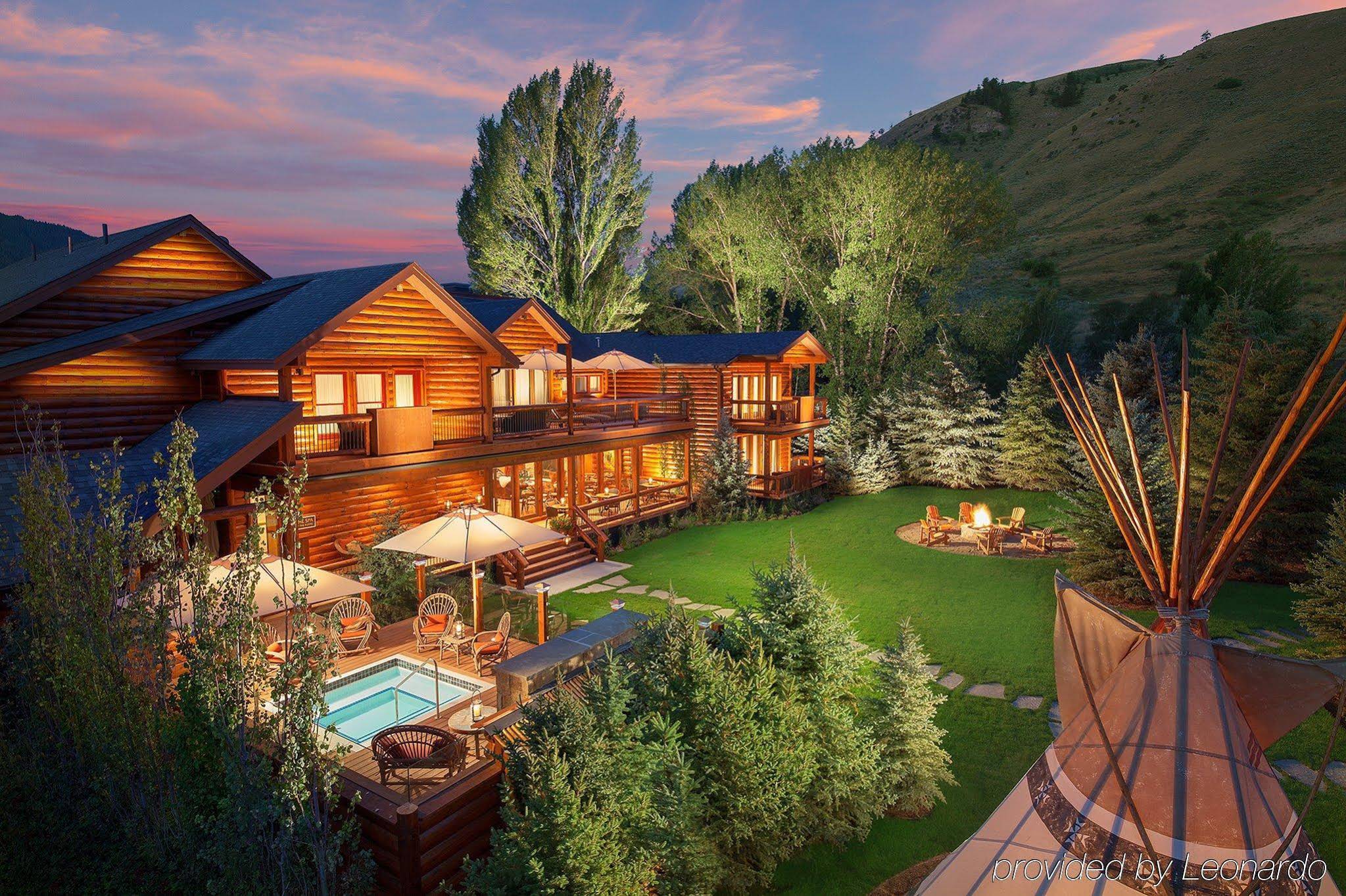 Rustic Inn Creekside Resort & Spa