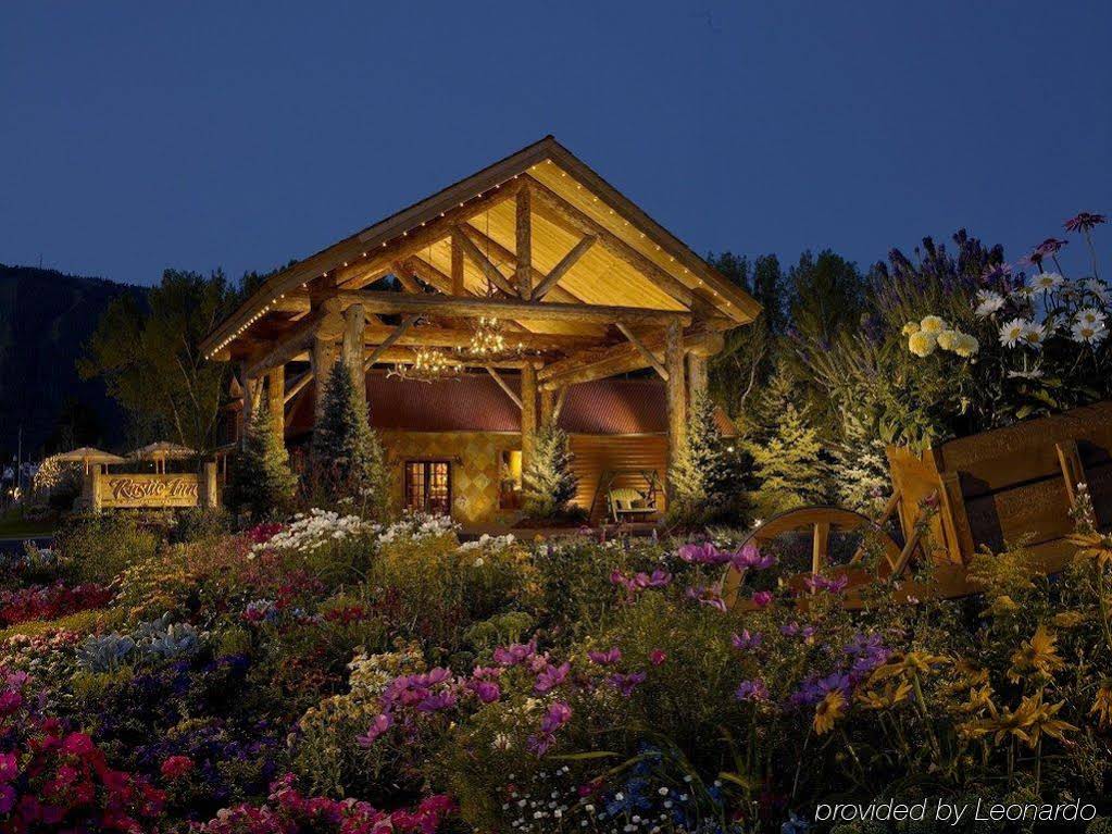 Rustic Inn Creekside Resort & Spa