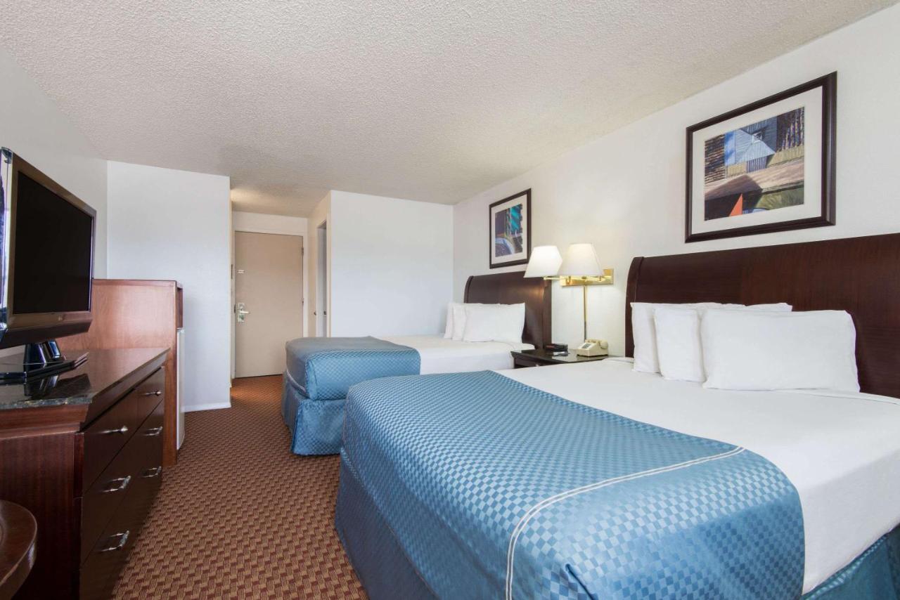 Travelodge by Wyndham Laramie