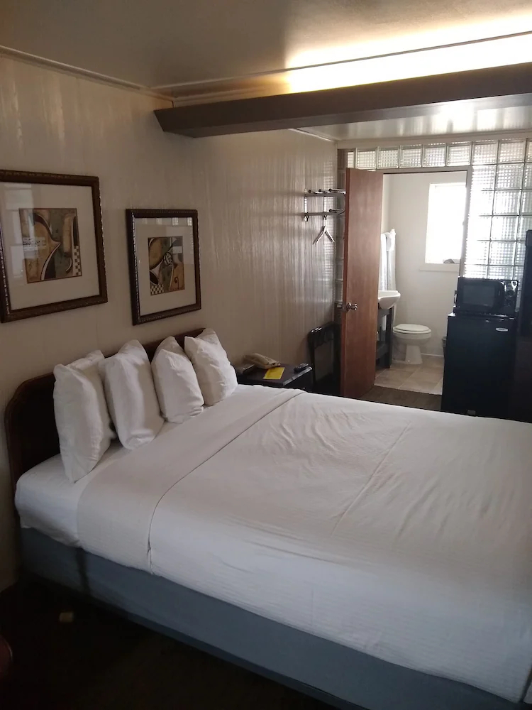 Town House Motel