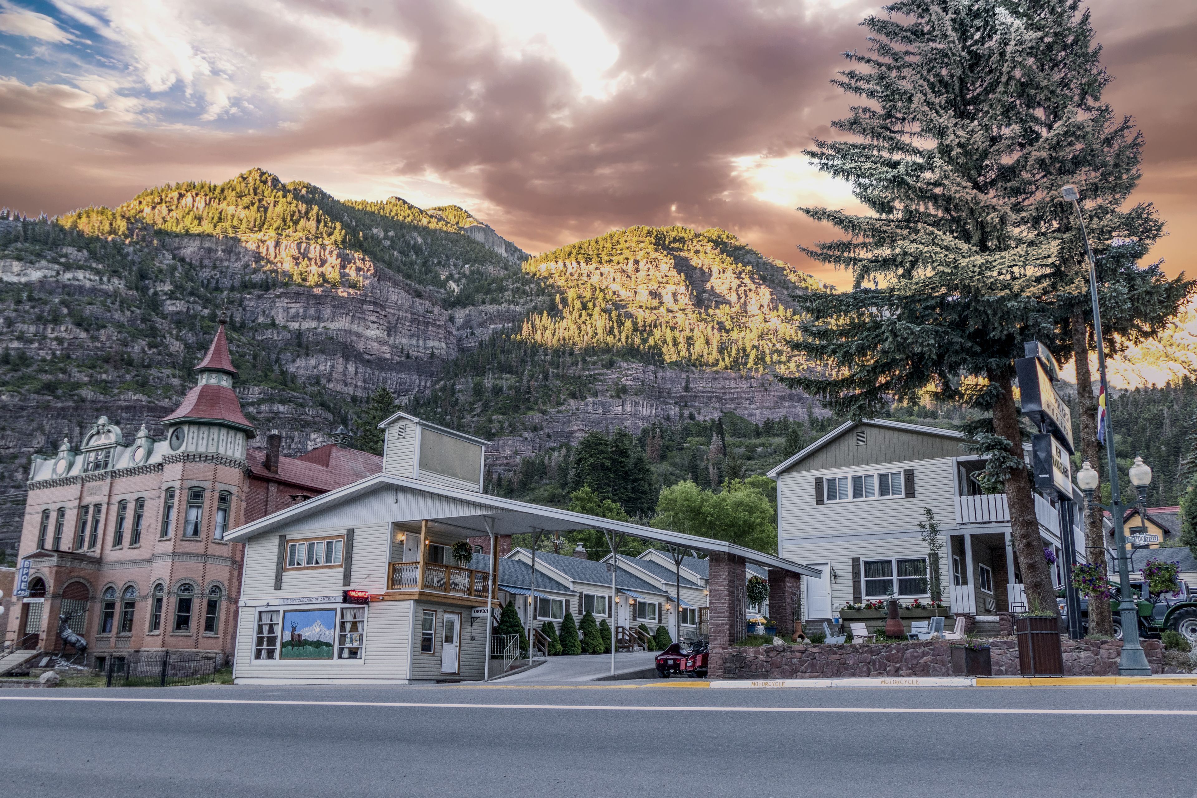 Abram Inn and Suites