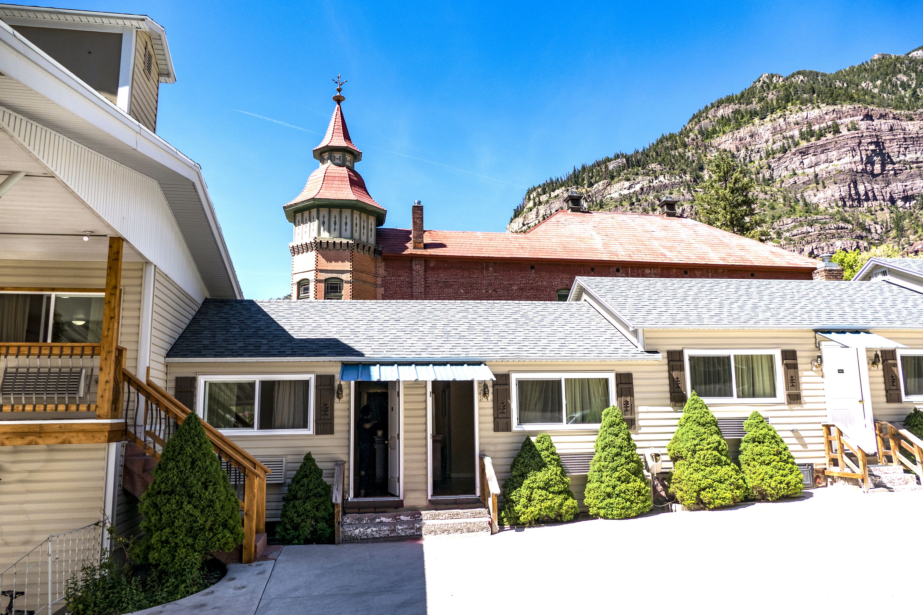 Abram Inn and Suites