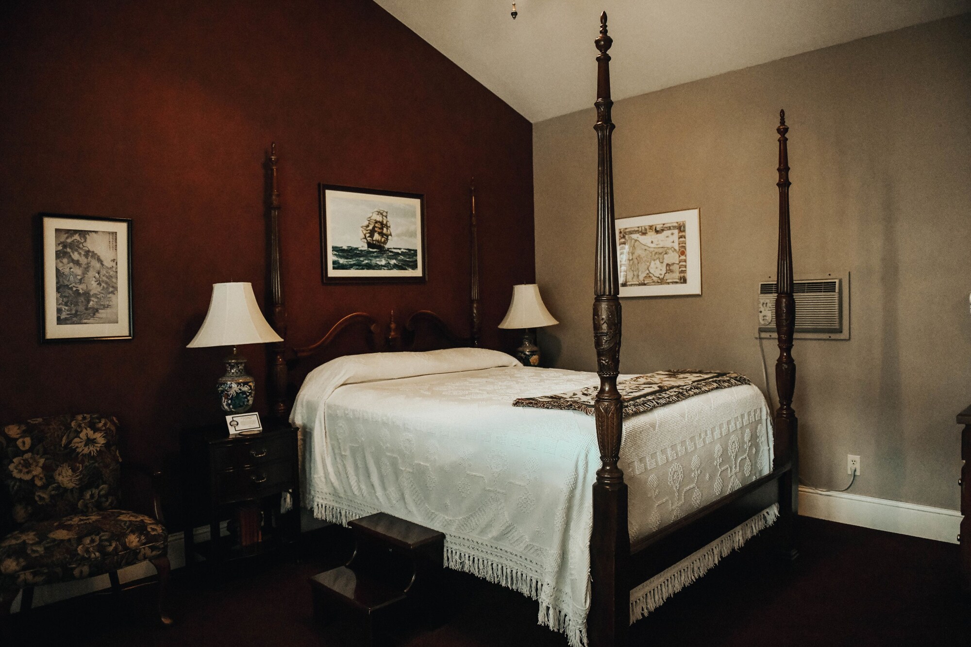 China Clipper Inn