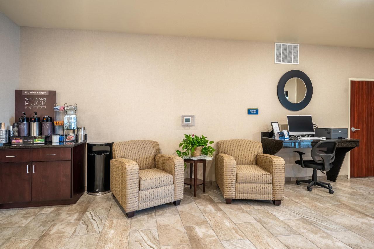 Cobblestone Inn & Suites - Pine Bluffs
