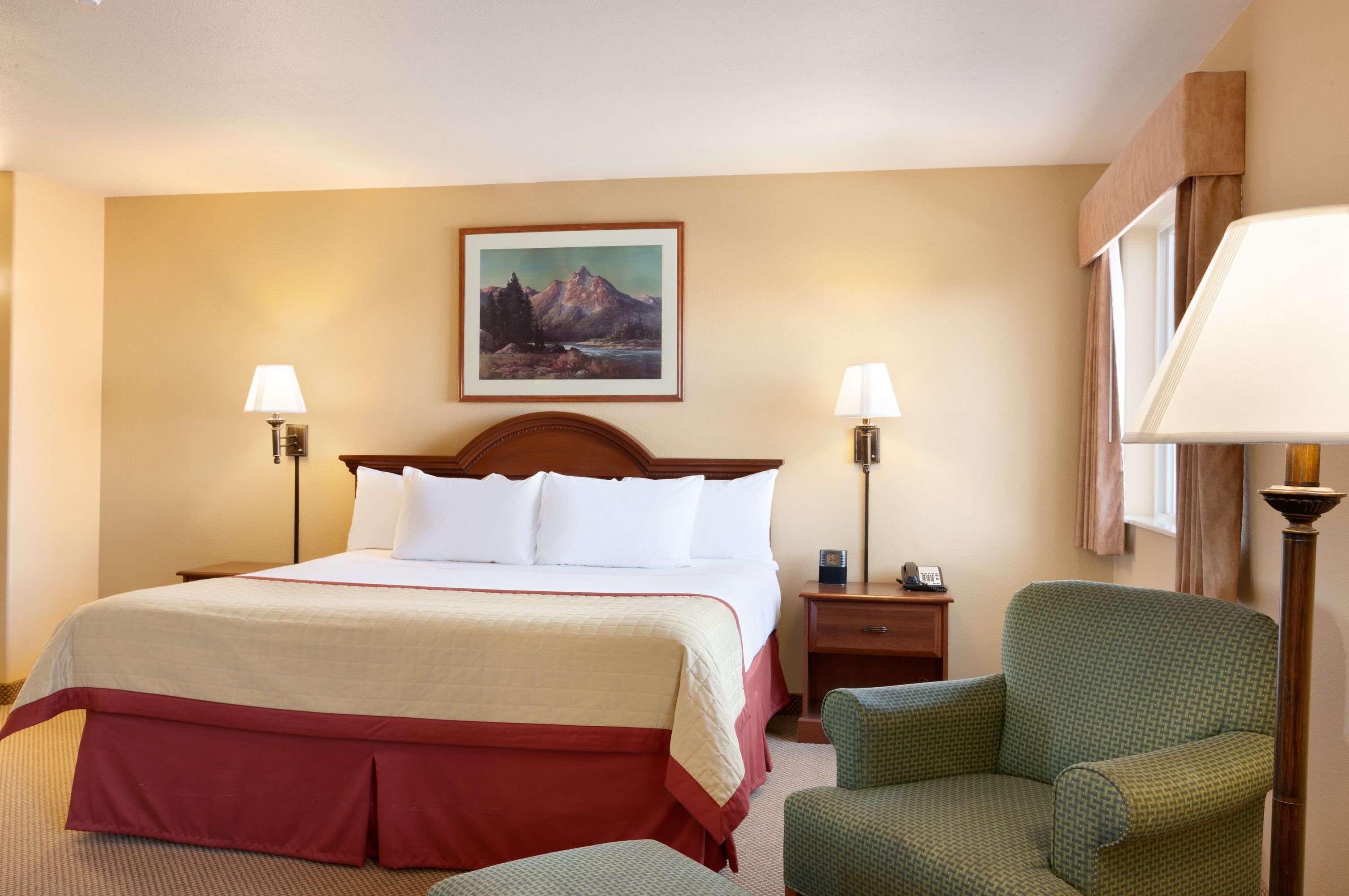 Pinedale Hotel & Suites