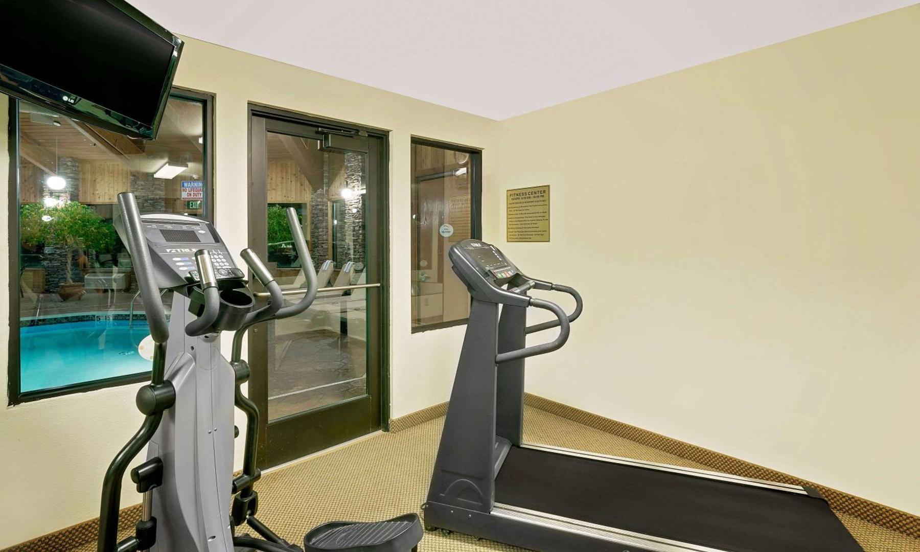 Pinedale Hotel & Suites