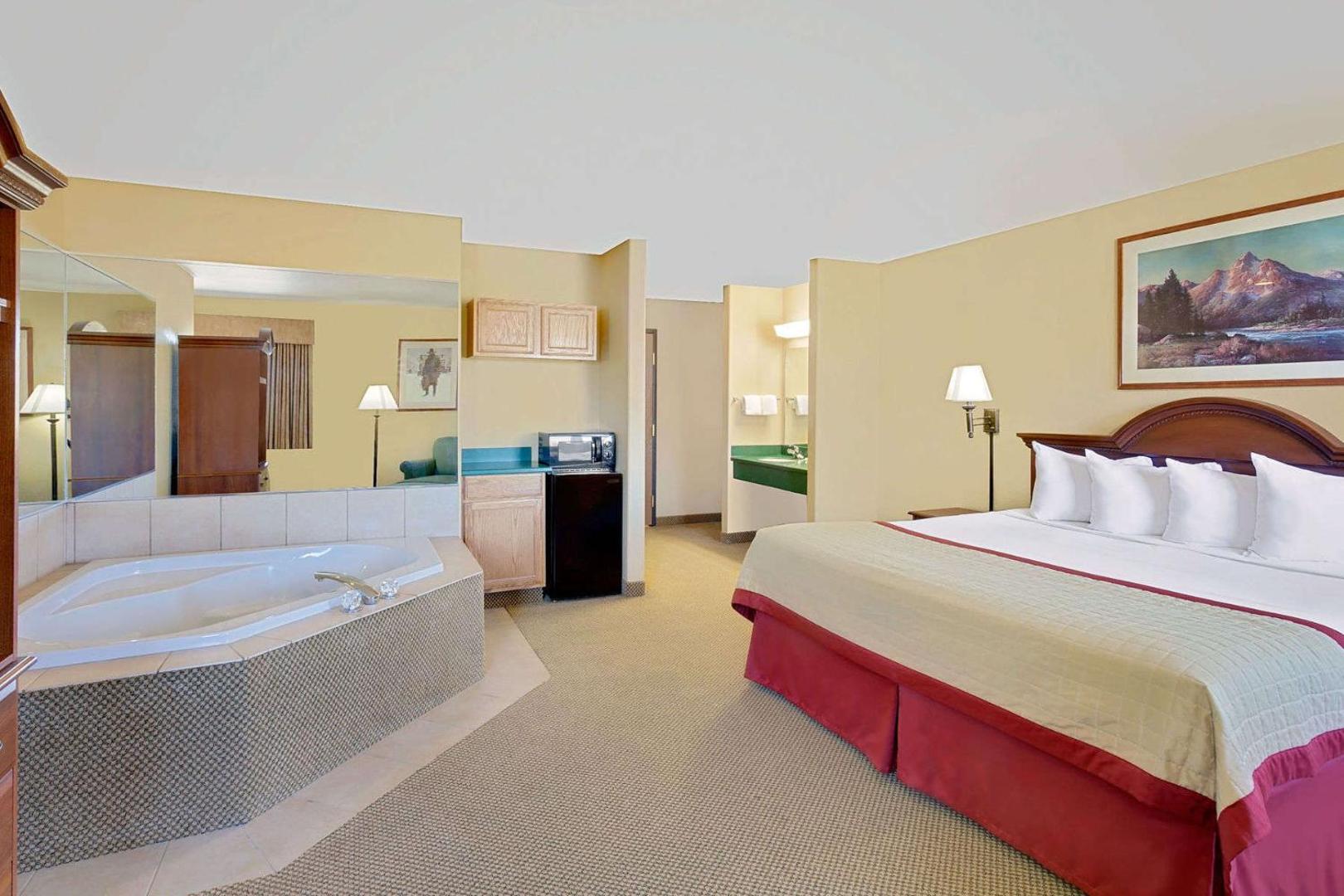Pinedale Hotel & Suites