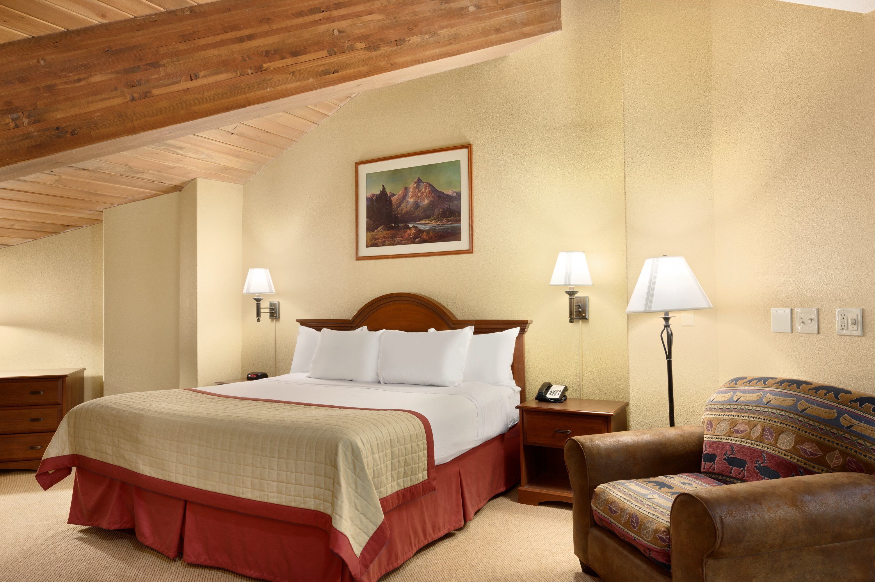 Pinedale Hotel & Suites