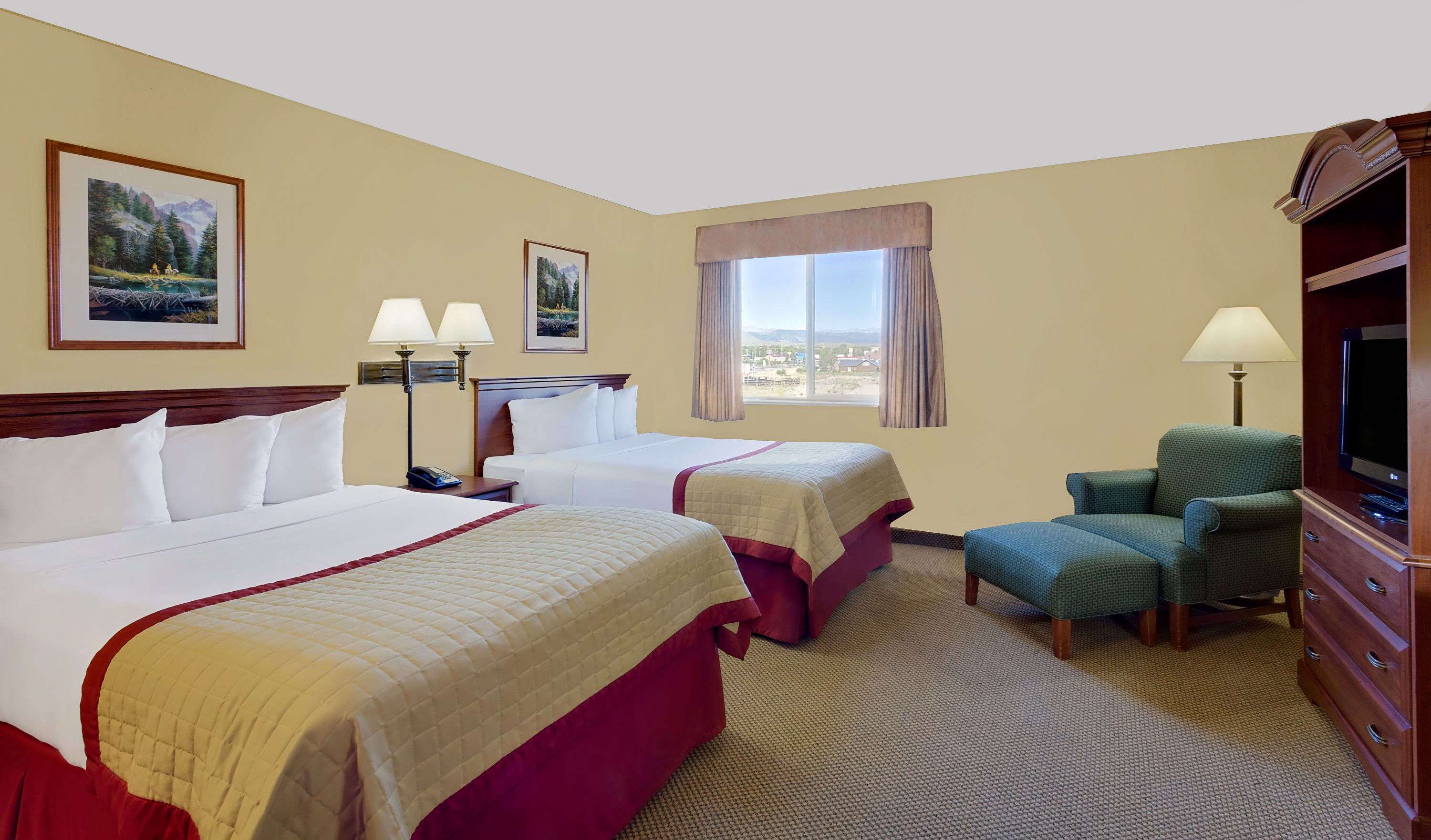 Pinedale Hotel & Suites