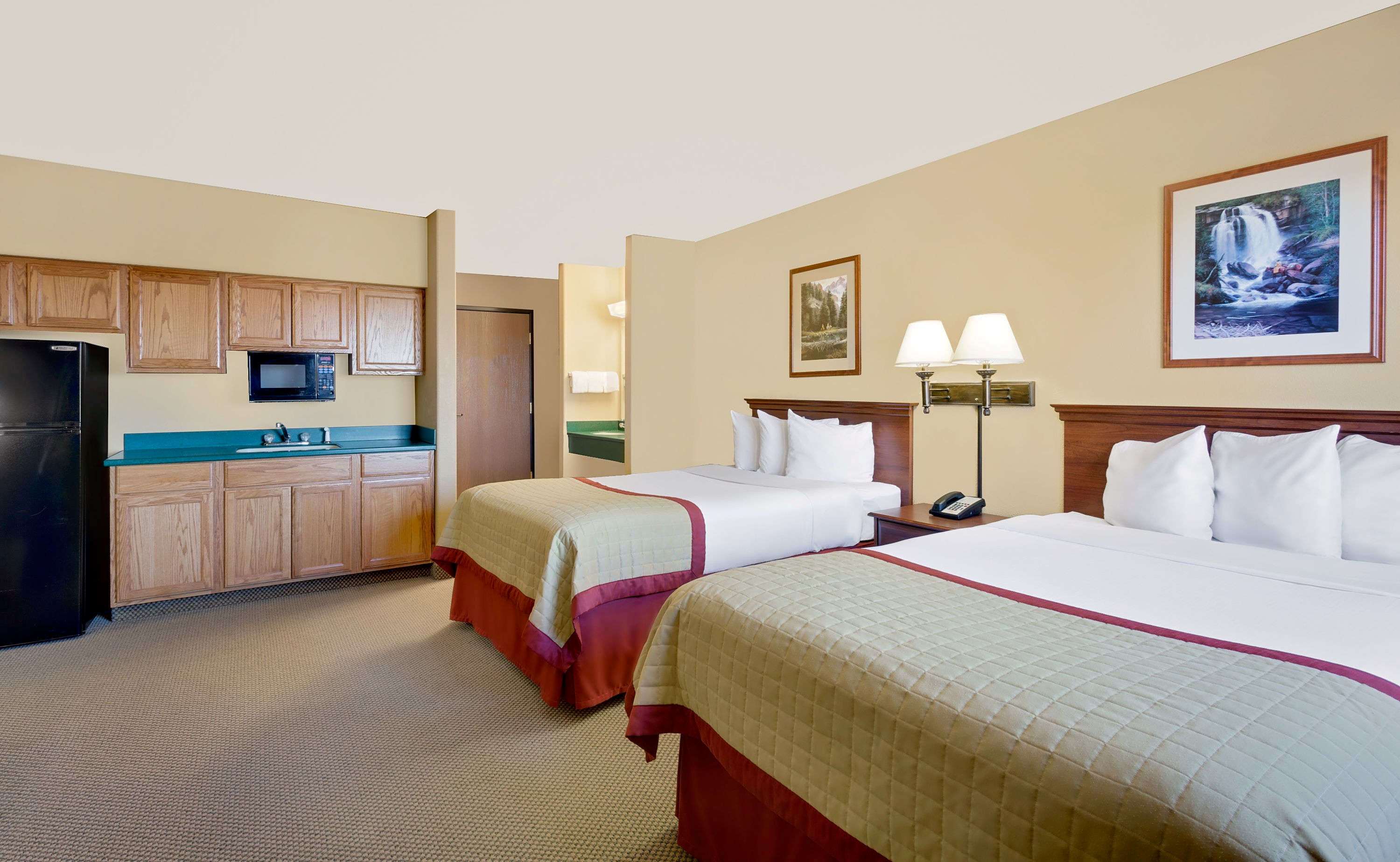 Pinedale Hotel & Suites