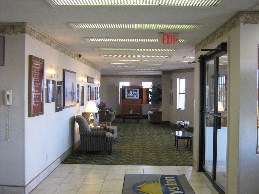 Days Inn by Wyndham Rawlins