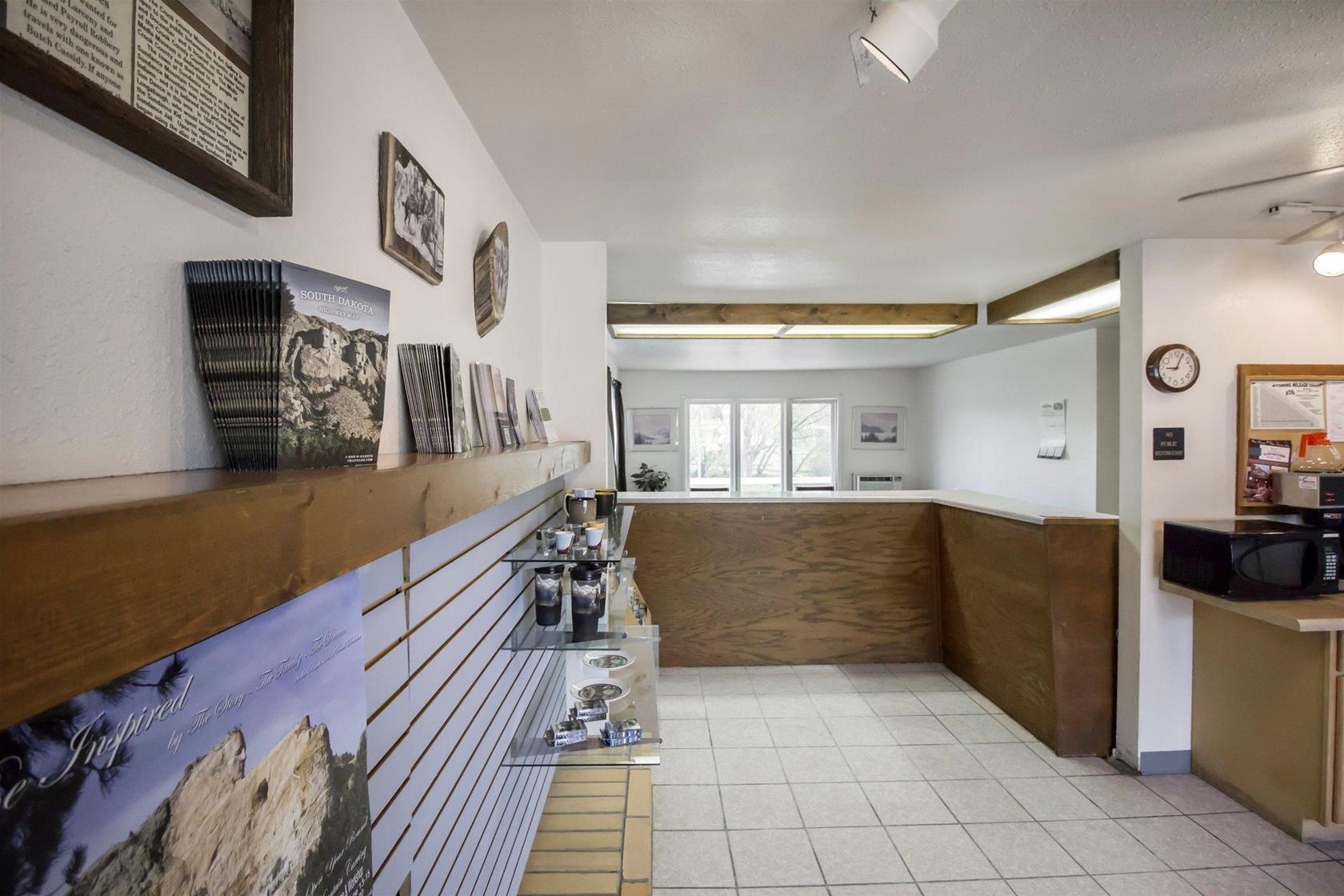 Deer Lodge Motel