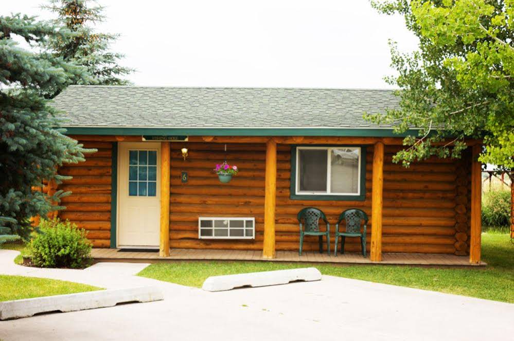 Cabin Creek Inn