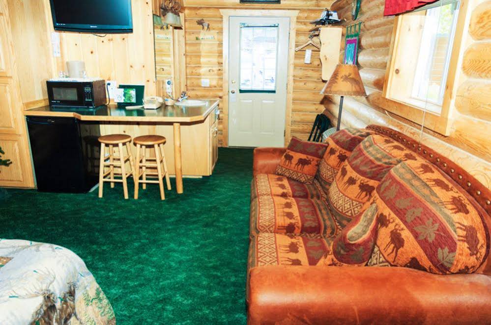 Cabin Creek Inn