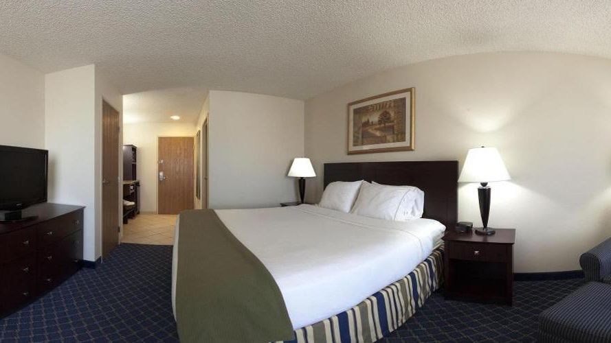 Holiday Inn Express & Suites Torrington