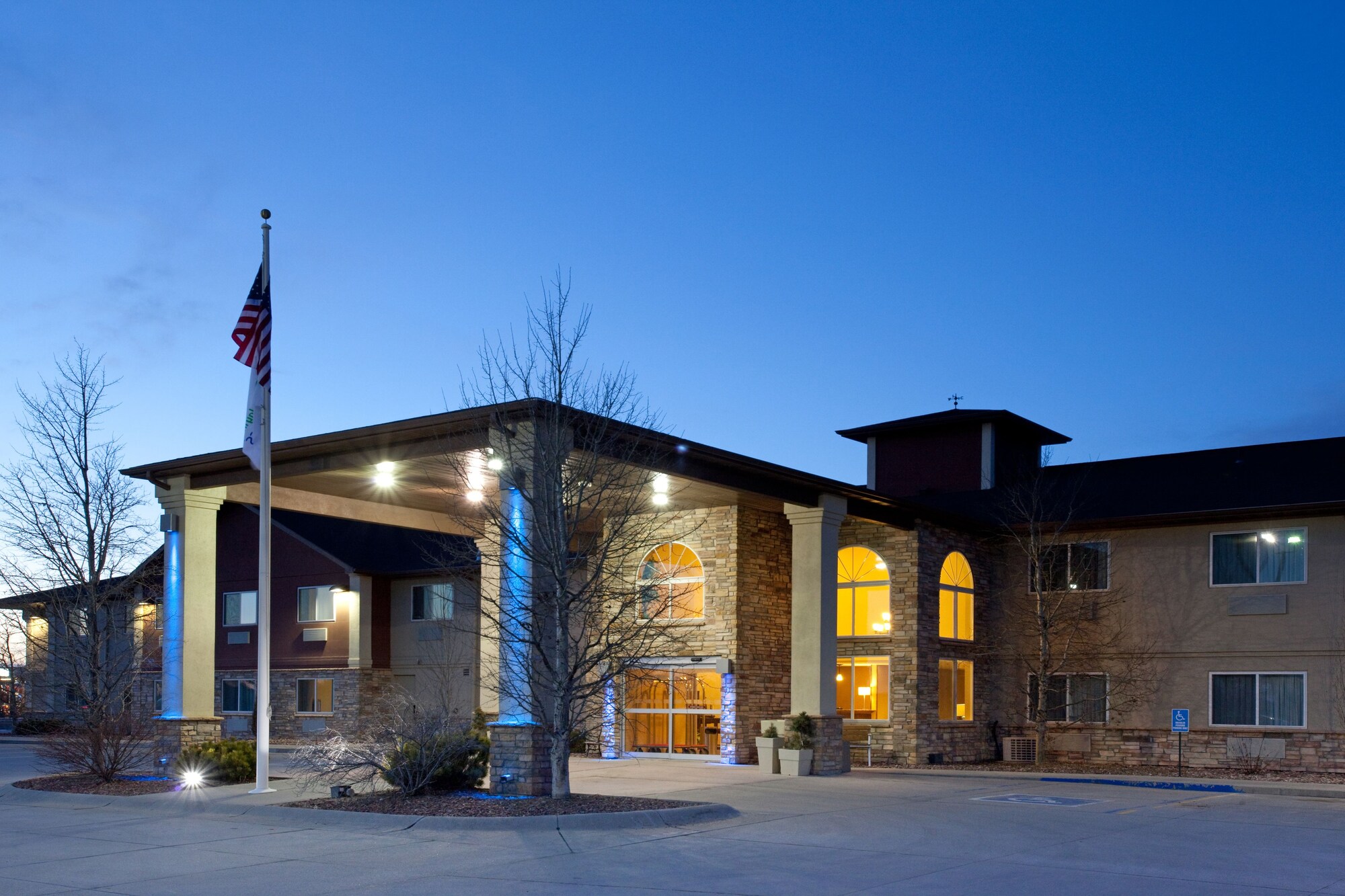 Holiday Inn Express & Suites Torrington