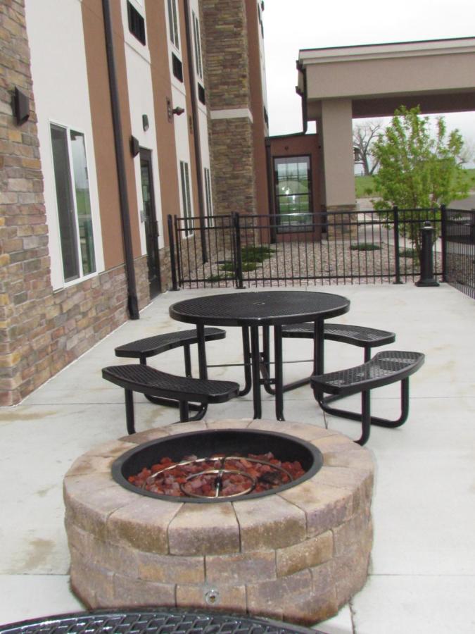Heartland Inn and Suites