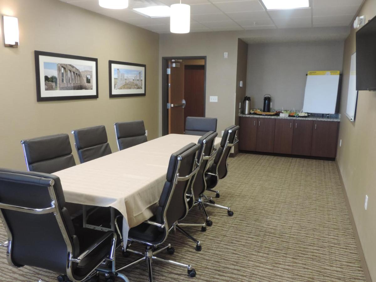 Heartland Inn and Suites