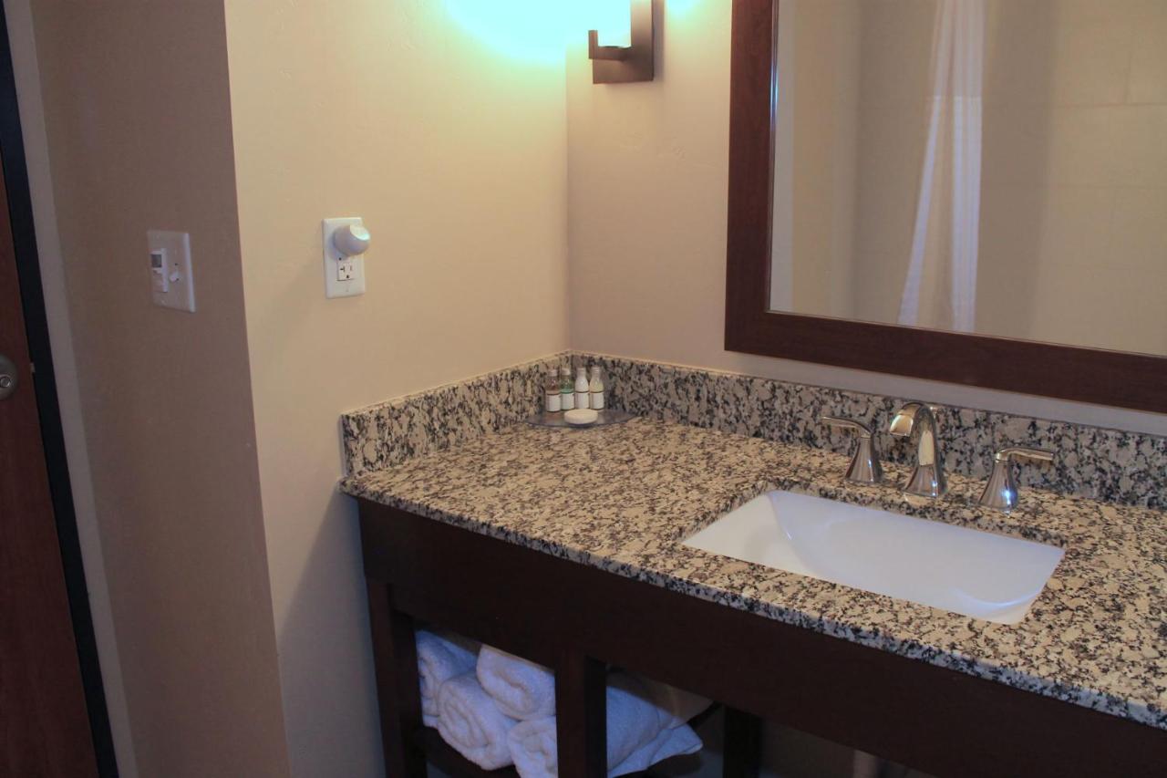 Heartland Inn and Suites