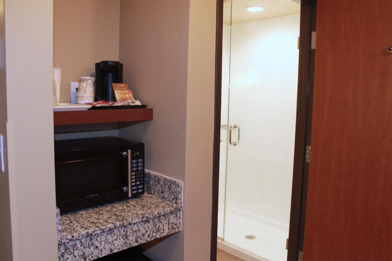 Heartland Inn and Suites