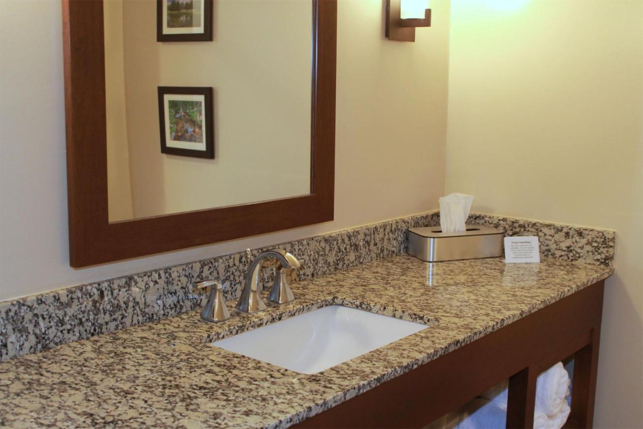 Heartland Inn and Suites