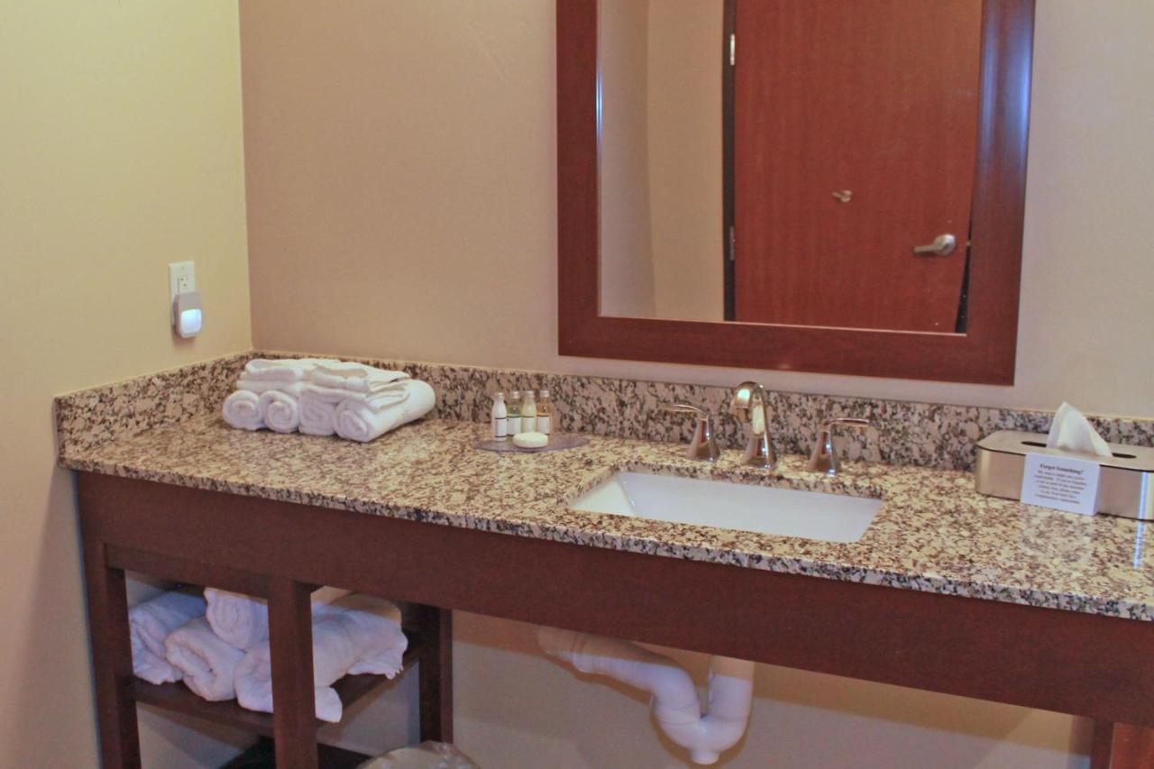 Heartland Inn and Suites