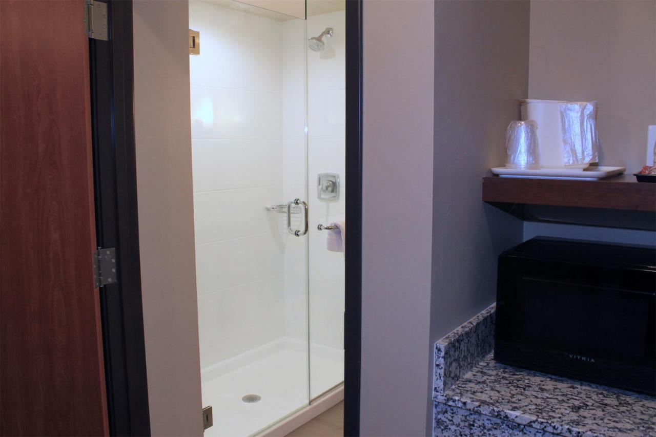 Heartland Inn and Suites
