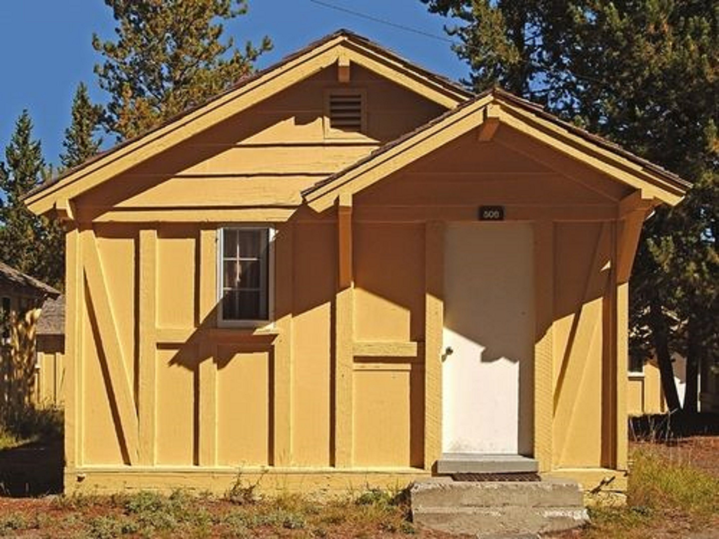 Lake Yellowstone Hotel & Cabins