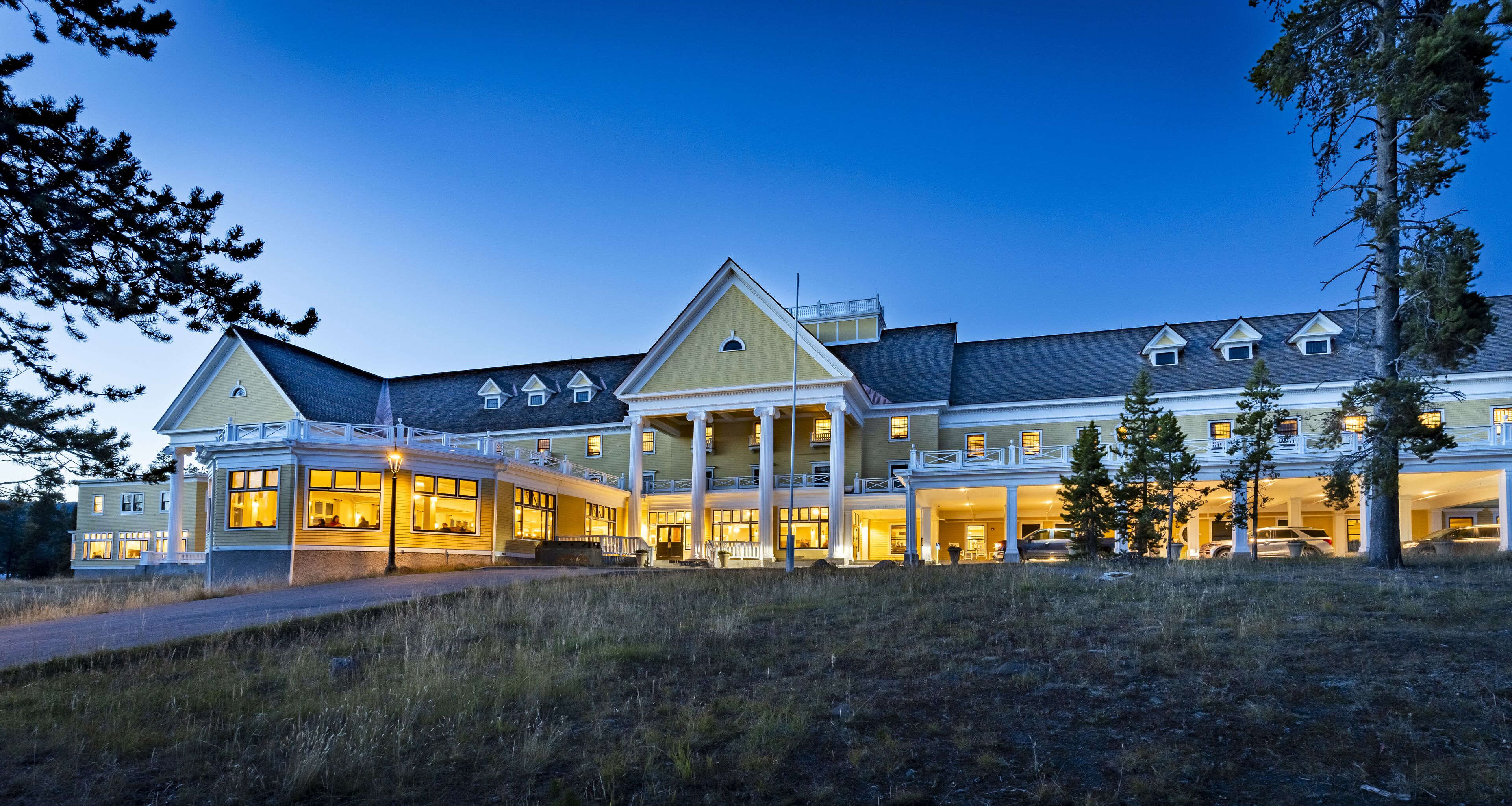 Lake Yellowstone Hotel & Cabins