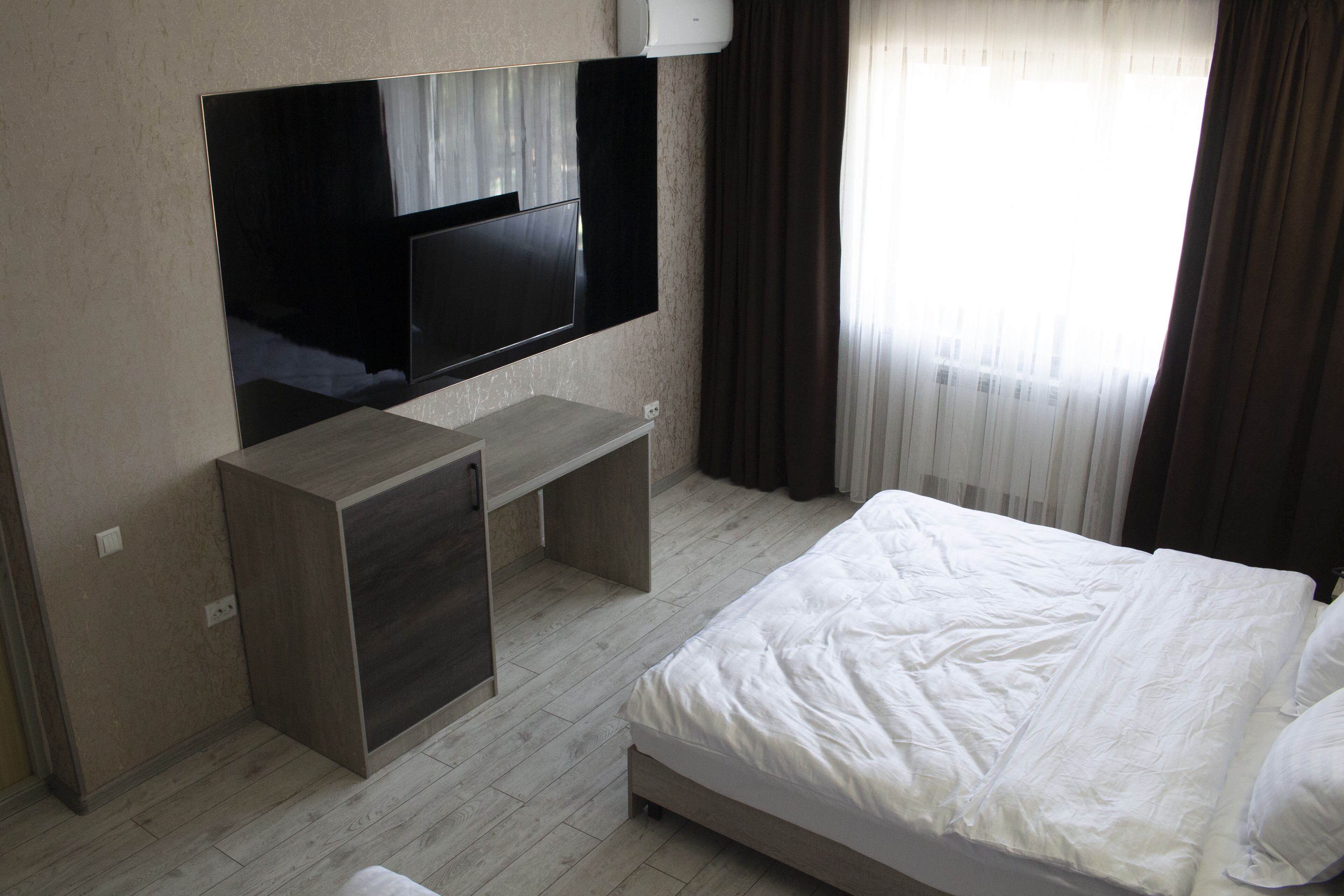 Artist Regency Hotel